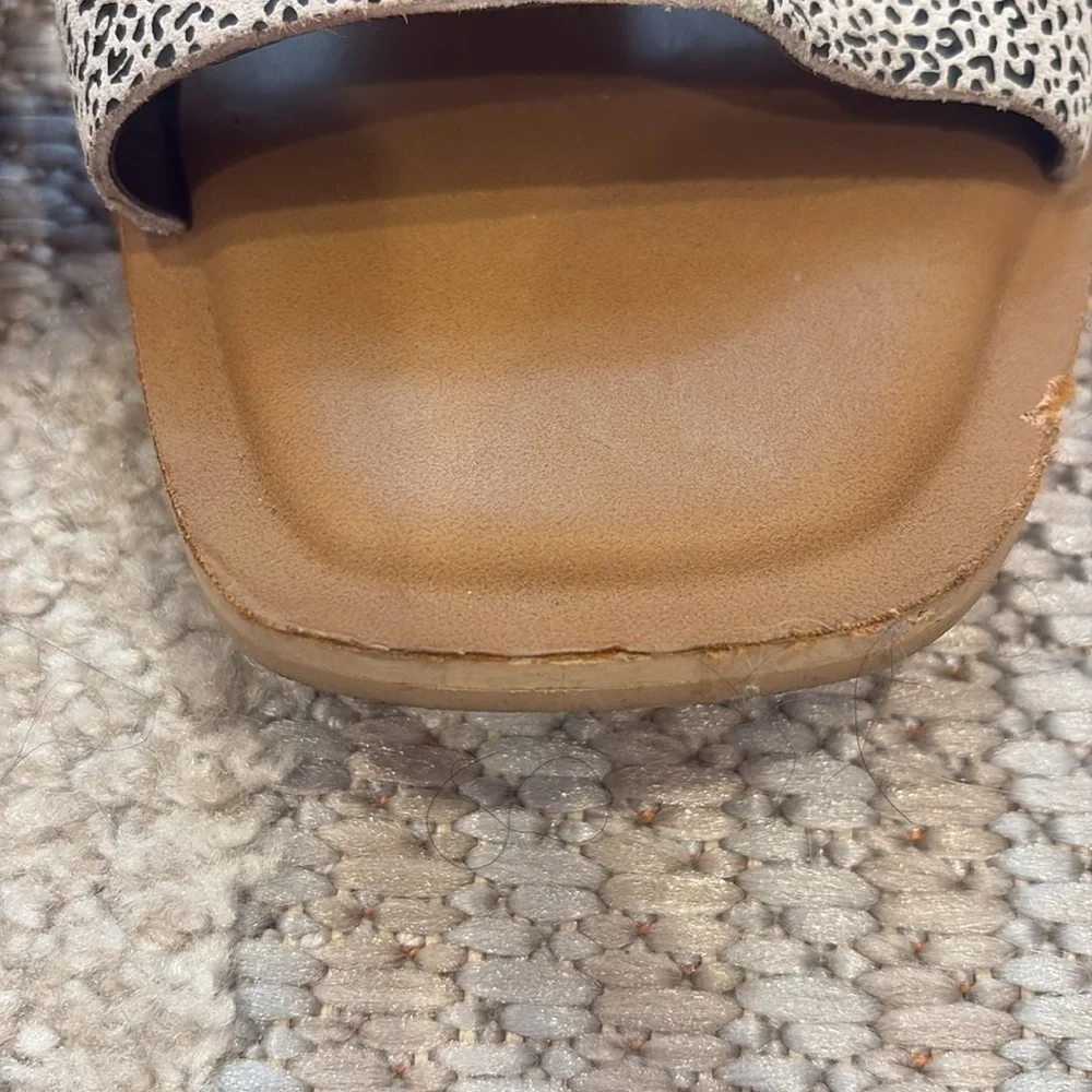 Toms Black and White Seacliff Open Toe Slide - Size 9.5 Women’s
